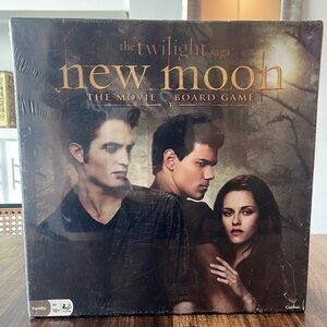 New unopened Twilight Saga New Moon Board Game - Black